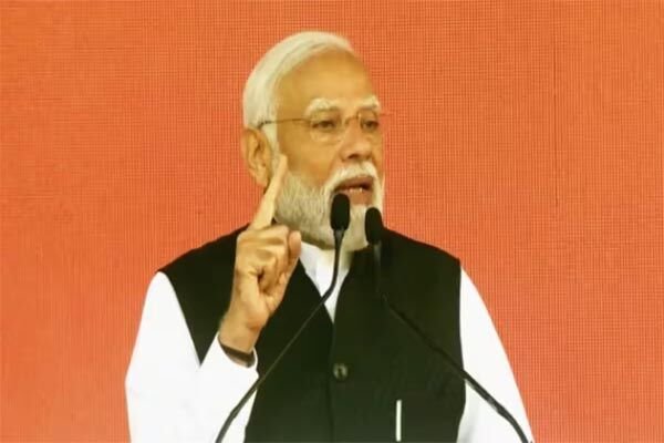 Uttar Pradesh News : बनारस में महिलाओं ने पीएम मोदी को बताया, गिर गाय से उनके जीवन में आईं खुशियां