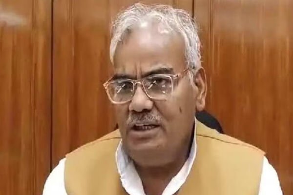 Kota News: कोटा के स्कूल में चल रहा धर्मांतरण, शिक्षक पढ़वाते हैं नमाज, शिक्षा मंत्री ने लिया बड़ा एक्शन