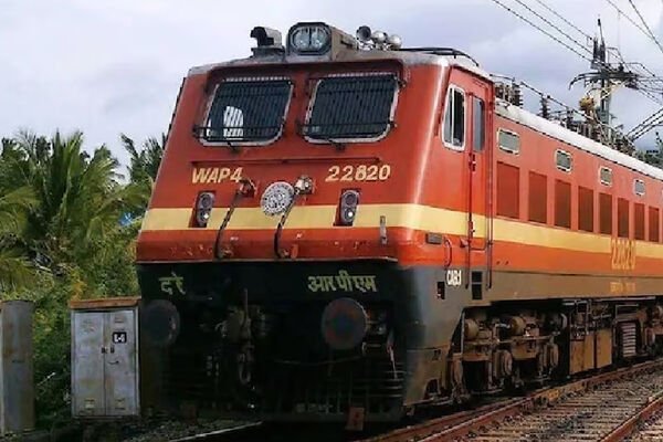 Dhanbad News: इस्लामपुर-हटिया एक्सप्रेस से कटकर दो रेलकर्मियों की मौत, ड्यूटी के दौरान हुआ हादसा