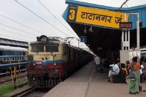 Jharkhand News : झारखंड में 18 रेलवे स्टेशनों की बदलेगी तस्वीर, पीएम मोदी 26 को करेंगे शिलान्यास