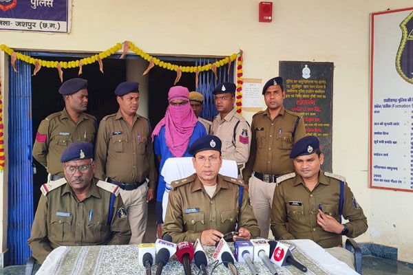 CG Jashpur News: छत्तीसगढ़ में भाई की हैवानियत: बहन से दुष्कर्म, फिर पकड़े जाने के डर से उतारा मौत के घाट…