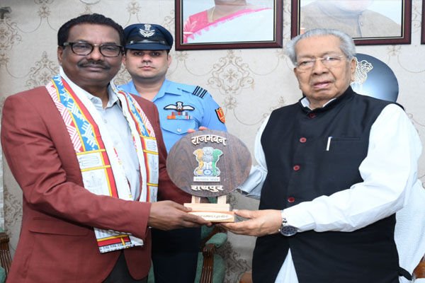 Raipur News: राज्यपाल के पूर्व सचिव खलखो को दी गई राजभवन में भावभीनी बिदाई…