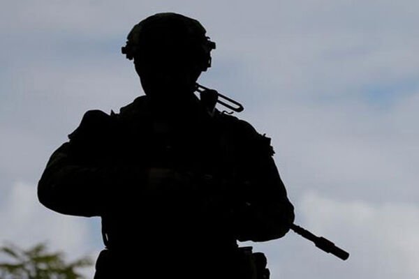Jharkhand Naxal News: सड़क निर्माण स्थल पर नक्सलियों ने की फायरिंग, जेसीबी ऑपरेटर को लगी गोली