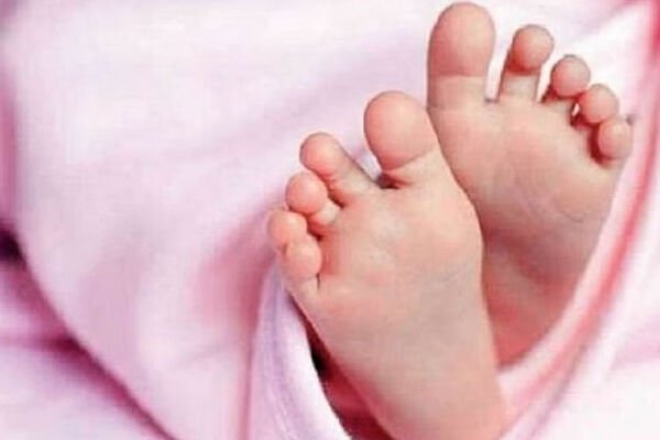 MP News: देवास जिला अस्पताल: लापरवाही की हदें पर! जिला अस्पताल के टॉयलेट में महिला की डिलीवरी, मृत बच्चे को देख परिजनों ने किया हंगामा