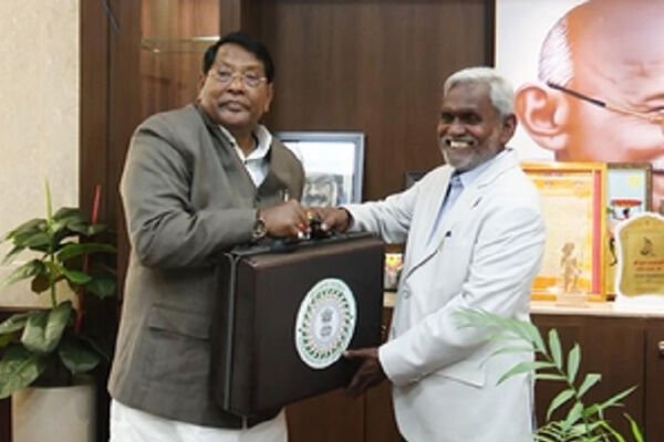 Jharkhand Budget 2024: झारखंड की चंपई सोरेन सरकार ने पेश किया बजट, किसानों का कर्ज माफ़ करने की घोषणा