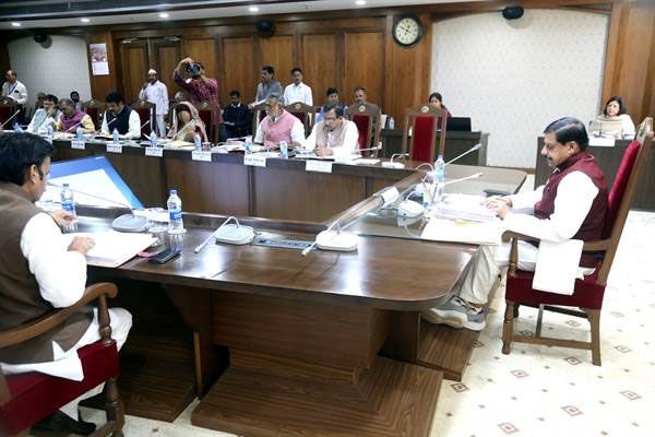 MP Cabinet Decisions: कैबिनेट की बैठक में कई बड़े फैसले, 6 नगरीय निकायों के लिये 552 ई-बस…पढ़ें मंत्री-परिषद के निर्णय