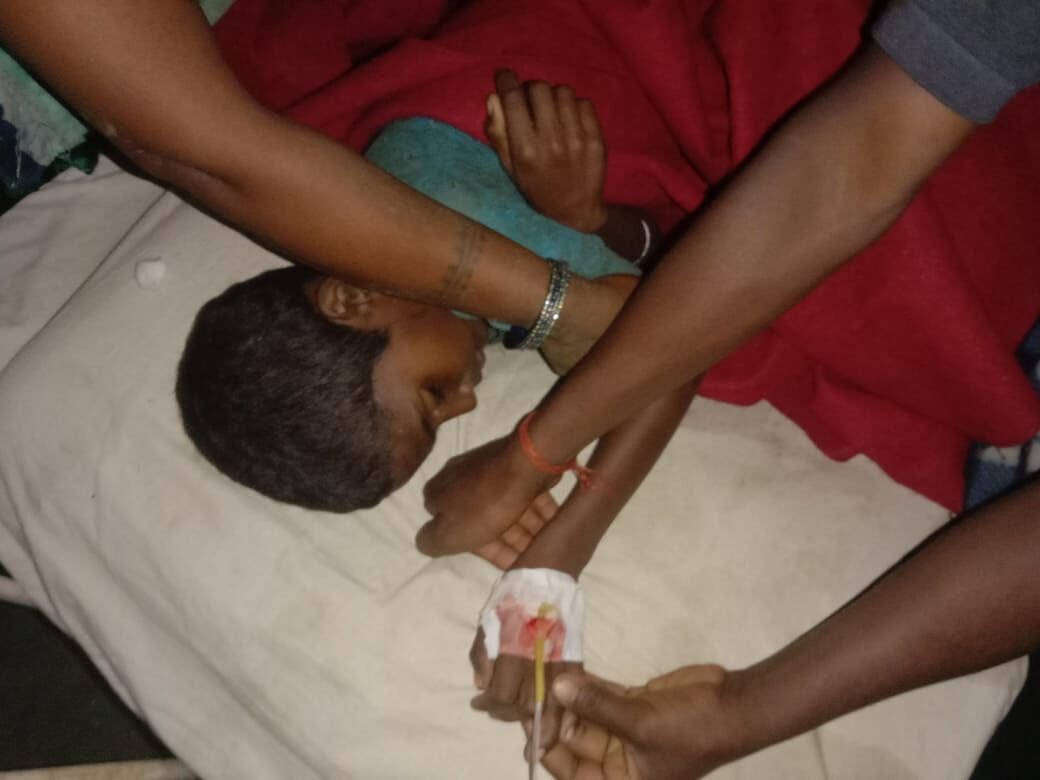 CG News: CG स्कूल में मध्यान्ह भोजन के दौरान बिजली गिरने से एक बच्चे की मौत, 4 घायल