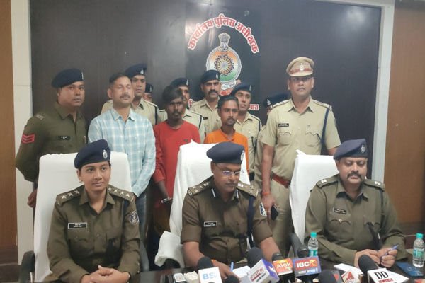 Balodabajar bhatapara News: छत्तीसगढ़ में घर के बाहर शराब पीने से मना किया तो आरोपियों ने चार लोगों को ज़िंदा जलाया, दो की मौत, दो गंभीर…