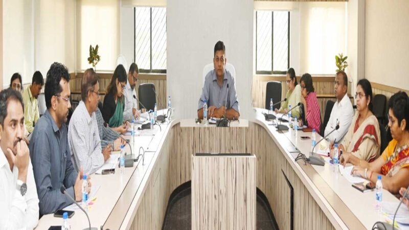 Chhattisgarh News: सीएस का 100 दिनों का टारगेट: मुख्‍य सचिव ने आला अफसरों के साथ की घोषणा पत्र के क्रियान्‍वयन की समीक्षा