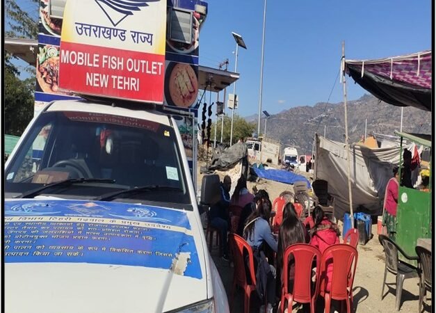 टिहरी का पहला मोबाइल फिश आउटलेट हेतु सुभाष को मिली 10 लाख की आर्थिक सहायता