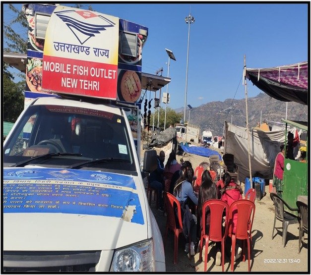 टिहरी का पहला मोबाइल फिश आउटलेट हेतु सुभाष को मिली 10 लाख की आर्थिक सहायता