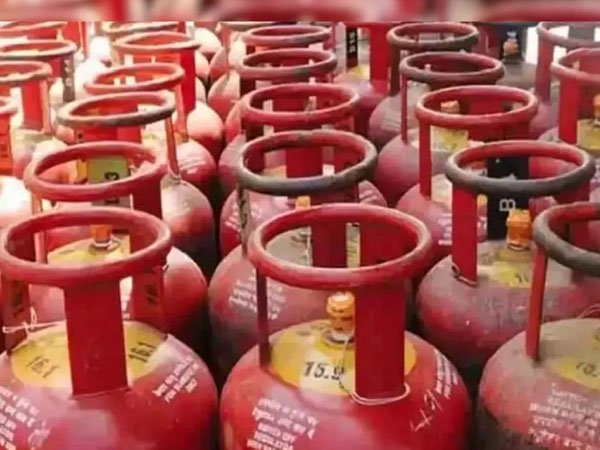 गैस सिलेंडर सस्ता: इतने रूपए की भारी छुट, पीएम मोदी ने की घोषणा, महिला दिवस पर महिलाओं को मिला तोहफा…