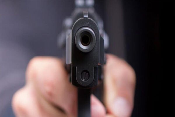 Korba News: रिवाल्वर की नोंक पर नकाबपोशों ने लूटे शराब दुकान से डेढ़ लाख और महंगी शराब