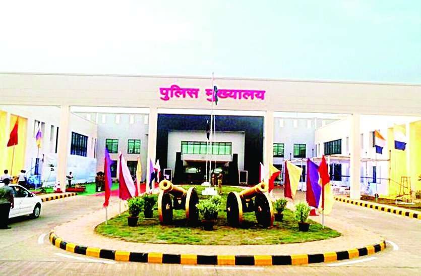 Chhattisgarh Police: सरकार ने दिखाया दस का दम, कई प्रभावशाली पुलिस अधिकारियों को भेजा बस्तर