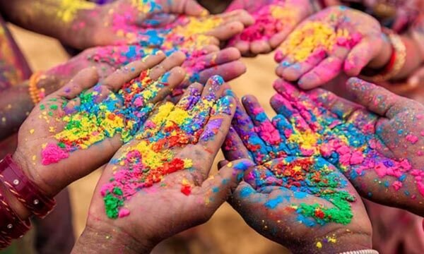 Holi Play Special Tips:होली खेलते समय इन बातों का रखें ध्यान,वरना पड़ जायेगा रंग में भंग