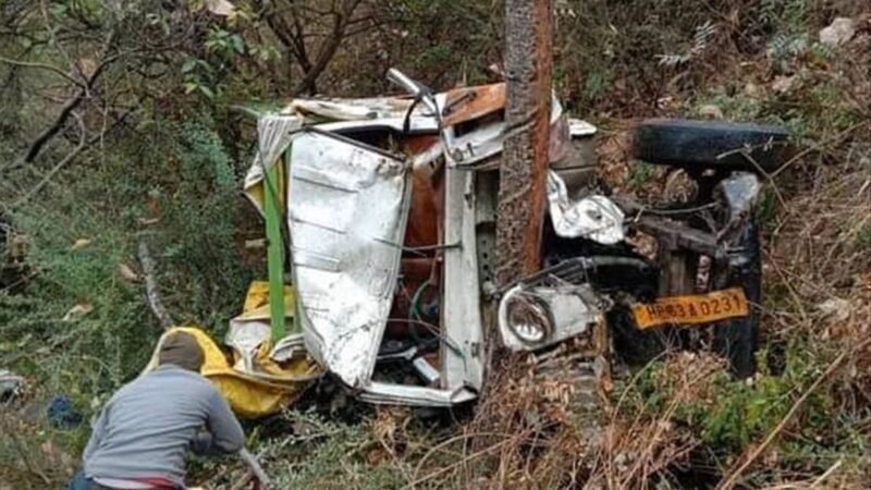 Jagdalpur Accident News: महाशिवरात्रि पर बड़ा हादसा: श्रद्धालुओं से भरी ऑटो पलटी, तीन की मौत, 15 घायल