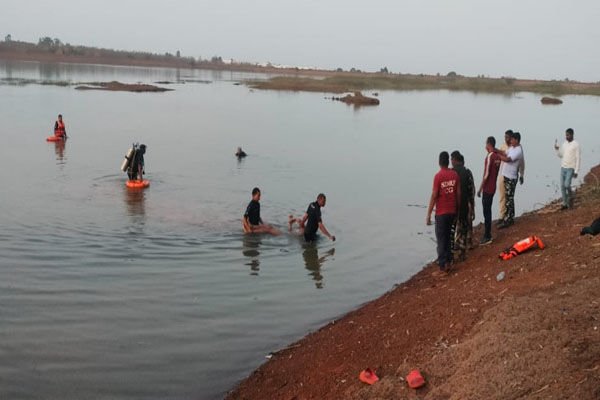 Bilaspur News: एनीकट में बुलेट में बंधी मिली शिक्षा विभाग के कर्मचारी की लाश, जांच में जुटी पुलिस