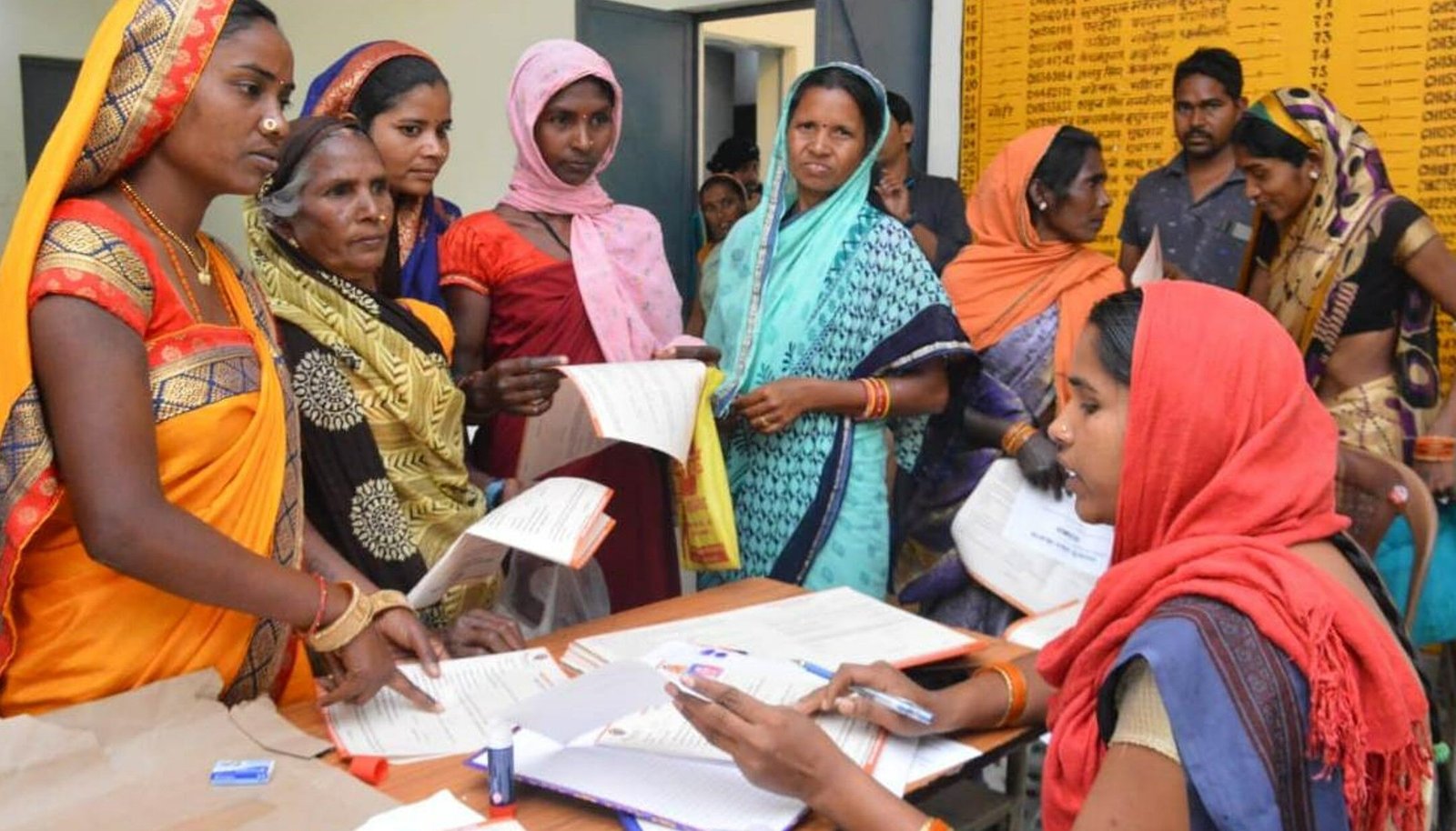 Mahtari Vandan Yojana: छत्तीसगढ़ में रविवार और अन्य अवकाश के दिनों में भी खुले रहेंगे बैंक, महिला एवं बाल विकास विभाग की सचिव ने दिए निर्देश