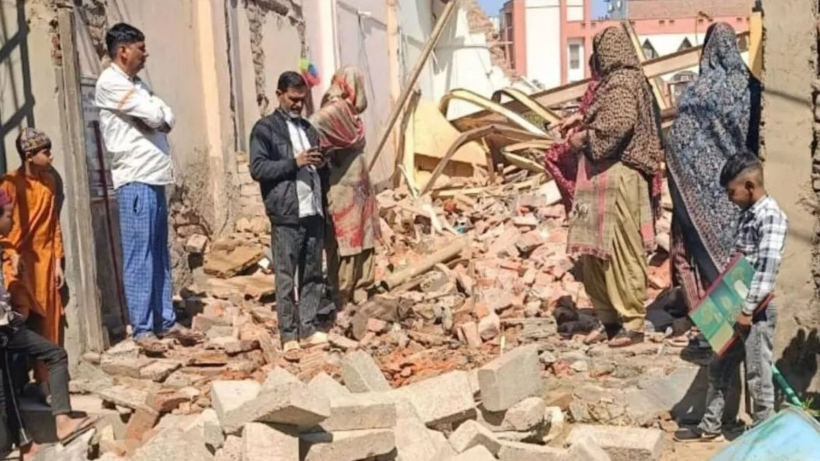 Delhi NCR News Hindi: उत्तराखंड की टनल में फंसे 41 मजदूरों की बचाई थी जान, अब दिल्ली में रैट माइनर के घर पर चला बुलडोजर