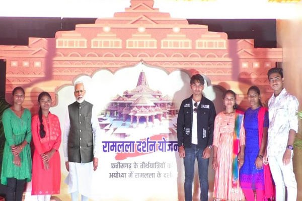 Raipur News: राजिम कुंभ कल्प 2024: जनसंपर्क विभाग की प्रदर्शनी से लोगों को मिल रही शासकीय योजनाओं की जानकारी…