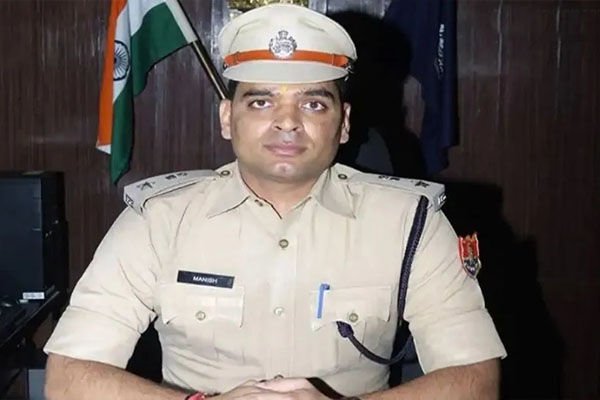 IPS Manish Agrawal Biography in Hindi: शादी के बहाने कैडर चेंज कराने और फिर तलाक देने वाले चर्चित IPS मनीष अग्रवाल के खिलाफ चलेगा मुकदमा, जानिये कौन हैं मनीष