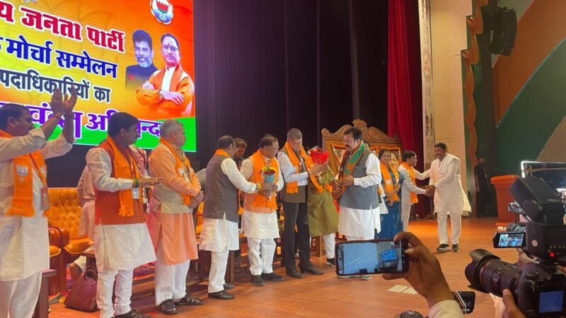 CG जिपं अध्यक्ष ने कांग्रेस छोड़ीः लोकसभा चुनाव से पहले कांग्रेस को बड़ा झटका, जिला पंचायत अध्यक्ष ने CM विष्णुदेव के समक्ष किया बीजेपी ज्वाईन