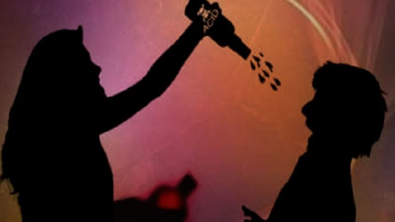 Acid Attack News: सनकी लड़के ने तीन लड़कियों पर फेंका तेजाब, चेहरा बुरी तरह झुलसा, जानिए पूरा मामला