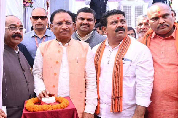 CM Vishnudeo: छत्तीसगढ़ के युवाओं को इंटरनेशनल कम्पनियों में काम करने का मिलेगा मौका, CM विष्णुदेव ने 268 करोड़ रूपए की लागत के विकास कार्याें का किया लोकार्पण…