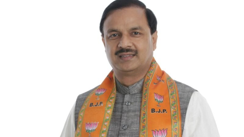 डॉ महेश शर्मा की जीवनी : Dr. Mahesh Sharma Biography Hindi