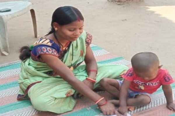 Narayanpur News: महतारी वंदन योजना की राशि से रजनी गढ़ेगी अपने बच्चों का उज्जवल भविष्य..