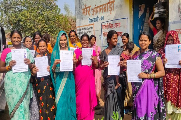 Mahtari Vandan Yojana: छत्तीसगढ़ में नारी स्वालंबन की दिशा में मील का पत्थर साबित होगी महतारी वंदन योजना, महिलाएं हैं बेहद उत्साहित