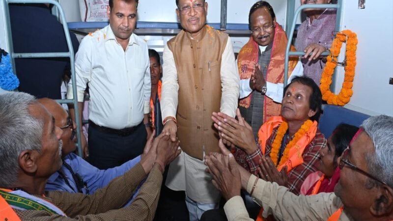 Chhattisgarh News: जनता को अयोध्या धाम में रामलला का दर्शन कराने वाला छत्तीसगढ़ देश पहला राज्य, पढ़िये क्या कहते हैं तीर्थ यात्री…