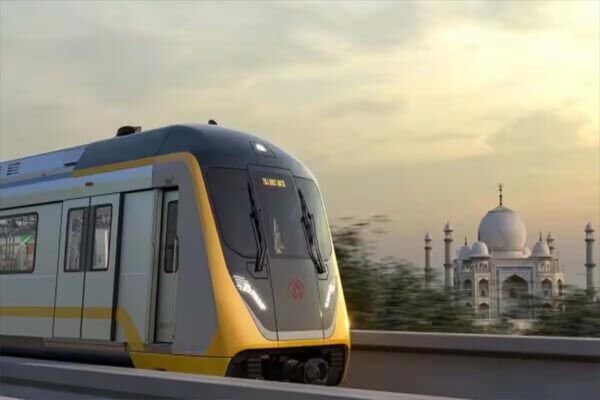 Uttar Pradesh News : पीएम मोदी ने आगरा मेट्रो का किया शुभारंभ, सीएम योगी ने किया सफर