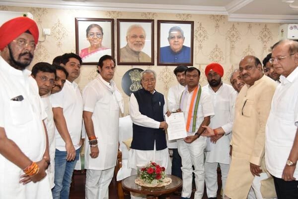 Chhattisgarh News: न्यायिक जांच की मांग को लेकर कांग्रेसियों ने राज्‍यपाल को सौंपा ज्ञापन: इस मामले की हाईकोर्ट के जज से की जांच कराने की मांग