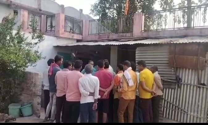 Durg News: दादी-पोती की बेरहमी से हत्या: कुल्हाड़ी से सिर पर वार कर उतारा मौत के घाट, मारने से पहले पोती के पैर बांधे, फिर गला घोंटा