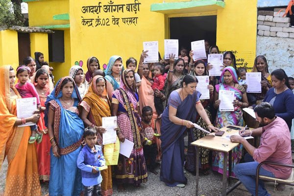 महतारी वंदन योजना से छत्तीसगढ़ की महिलाओं को मिली खुशियों और सम्मान से जीने की गारंटी