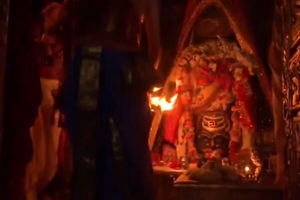 Ujjain Mahakaleshwar Temple: रात ढाई बजे खुले महाकालेश्वर मंदिर के पट, हुई भस्म आरती, 44 घंटे लगातार होंगे दर्शन, Video