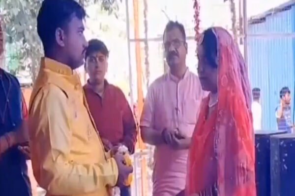 Khandwa News: रुखसाना से बनी राखी: मुस्लिम युवती ने हिंदू युवक से रचाया ब्याह, महादेव के मंदिर में लिए सात फेरे
