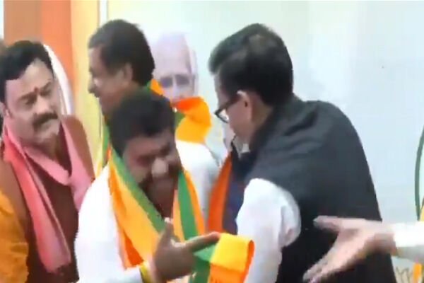 MP News: पार्टी मुख्यालय में कैलाश विजयवर्गीय  ने ये कह दिया ,  बोले "**** तेरी गाली सुनी और तुझे ही"…Video