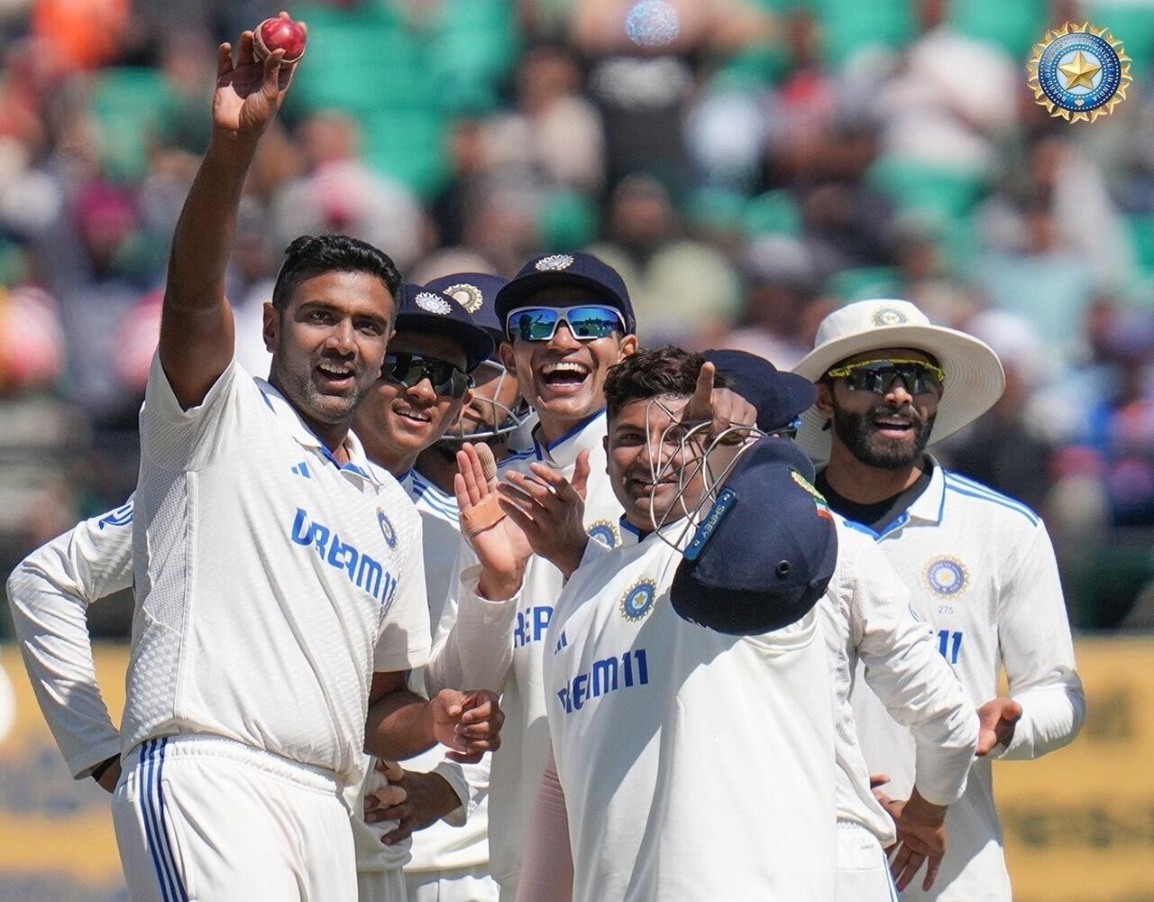 IND vs ENG 5th Test Match: क्रिकेट के धर्मशाला में भारत ने इंग्लैंड को तीसरे दिन भी धोया, इतने रनों से टीम इंडिया ने जीत की हासिल…