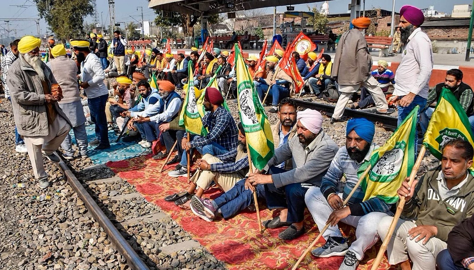 Kisan Andolan Updates: आज देशभर में किसानों का 'रेल रोको' आंदोलन, सीमावर्ती इलाकों में कड़ी की गई सुरक्षा