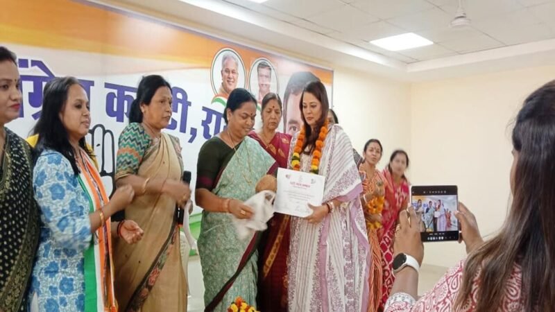 Chhattisgarh News: रायपुर शहर महिला कांग्रेस ने उत्कृष्ट महिलाओं का किया नारी न्याय सम्मान…