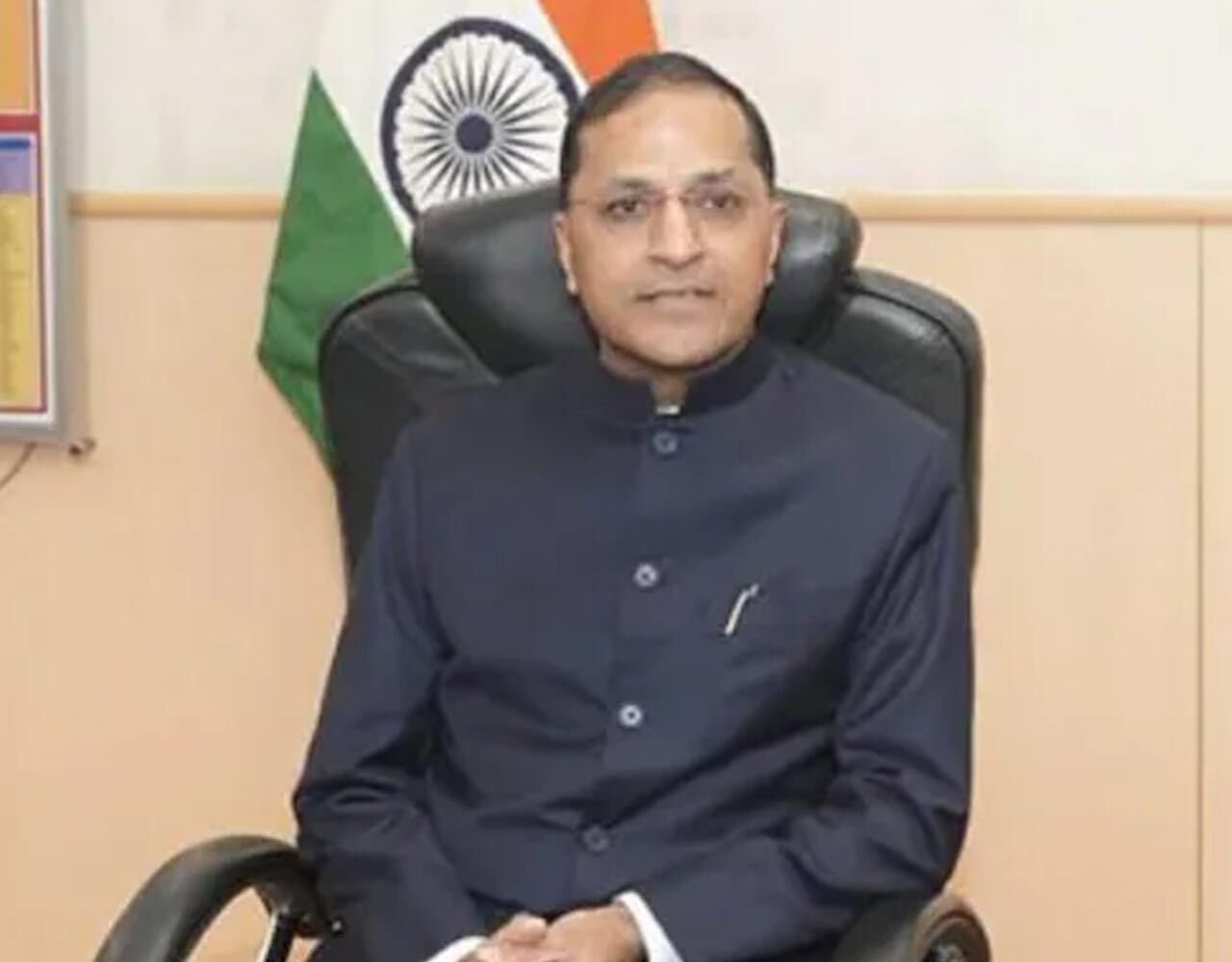 Arun Goyal Biogarphy in Hindi: जानिये चुनाव आयुक्त पद से इस्तीफा देने वाले अरुण गोयल किस बैच और किस कैडर के आईएएस अधिकारी थे…