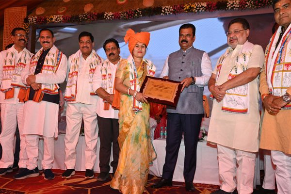 CG News: राज्य स्तरीय महापंचायत में शामिल हुए केंद्रीय राज्यमंत्री, कहा-सरपंच गांव के विकास की चाबी, बड़ी उम्मीद से आप…