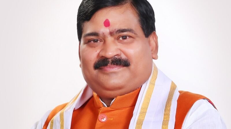 स्‍मृति ईरानी की जीवनी : Sangam Lal Gupta Biography Hindi