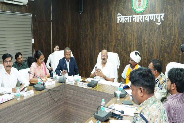 Narayanpur News: शिक्षा मंत्री बृजमोहन अग्रवाल ने नारायणपुर में जनकल्याणकारी योजनाओं की समीक्षा की…