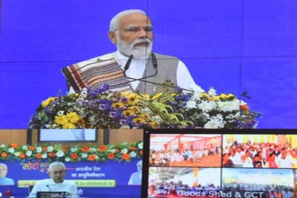 Bihar News: पीएम मोदी ने दी बिहार को रेल सुविधाओं की कई सौगातें, पटना के लिए दो वंदे भारत
