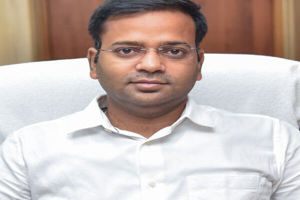 UP IAS Transfer News: यूपी में कई IAS अफसरों का हुआ ट्रांसफर, आईएएस रमेश रंजन बने फिरोजाबाद के नए DM