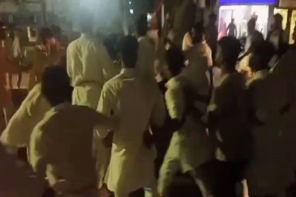 Bilaspur News: शिवजी की बारात के दौरान बैंड पार्टी की युवतियों से छेड़छाड़ के बाद मारपीट, वीडियो वायरल