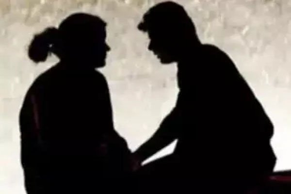 Raipur News: प्रेमिका के लिए बेटा मां को करता था परेशान, आत्महत्या की देता था धमकी, बेटे को छह माह के लिए घर से निकाला